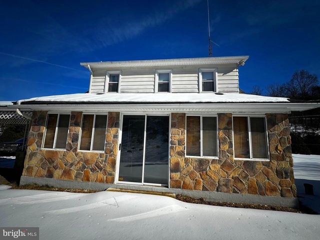 3500 PAW PAW RD, Paw Paw, WV 25434