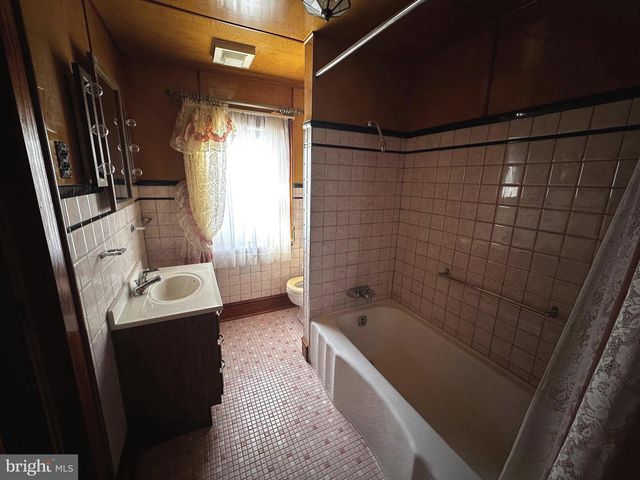 3500 PAW PAW RD, Paw Paw, WV 25434