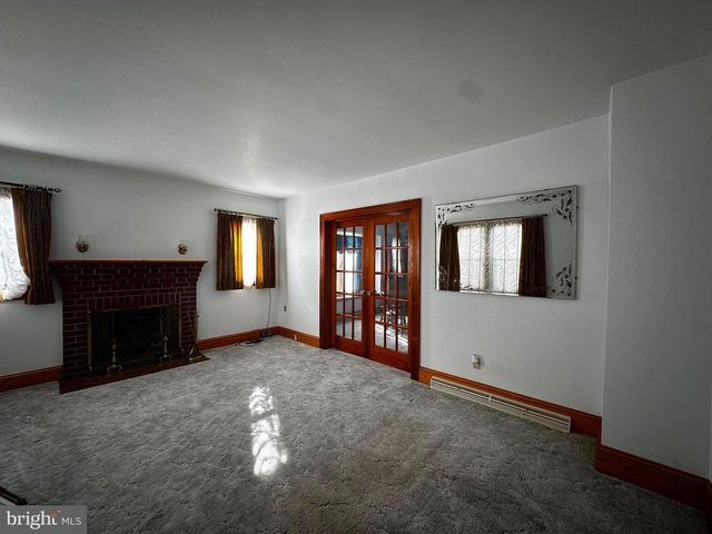 3500 PAW PAW RD, Paw Paw, WV 25434