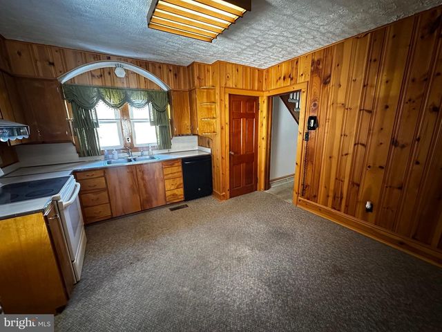 3500 PAW PAW RD, Paw Paw, WV 25434