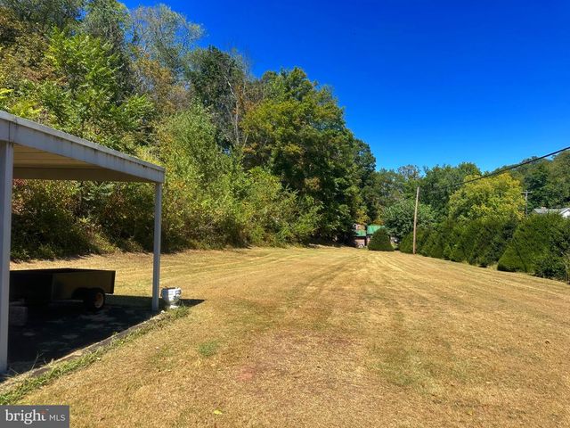 3500 PAW PAW RD, Paw Paw, WV 25434