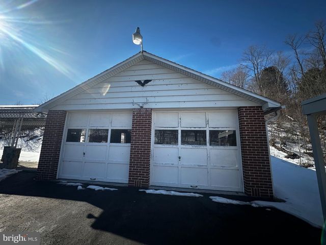 3500 PAW PAW RD, Paw Paw, WV 25434