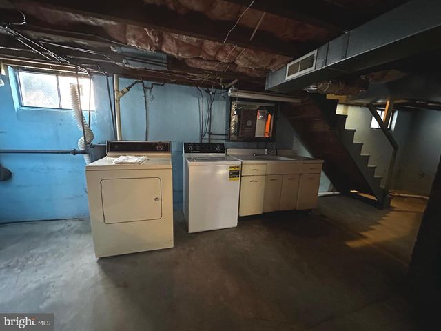 3500 PAW PAW RD, Paw Paw, WV 25434