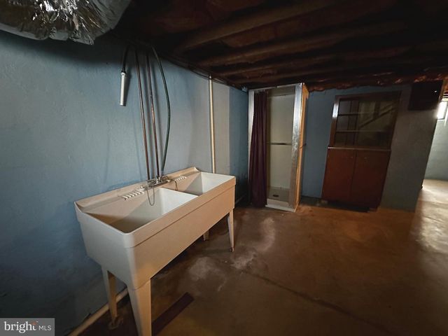 3500 PAW PAW RD, Paw Paw, WV 25434