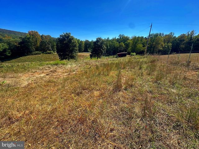 3500 PAW PAW RD, Paw Paw, WV 25434