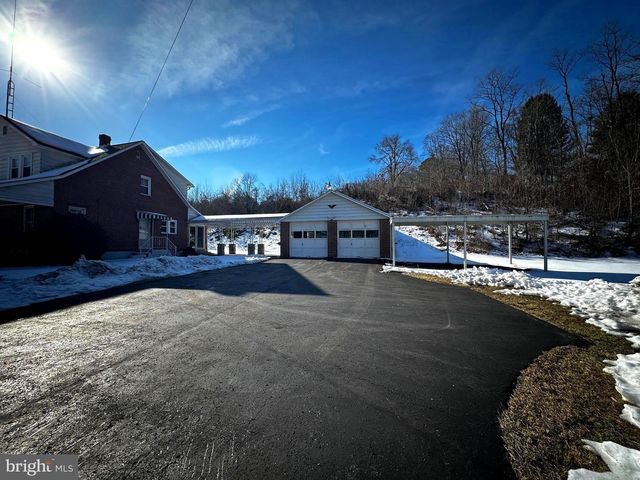 3500 PAW PAW RD, Paw Paw, WV 25434