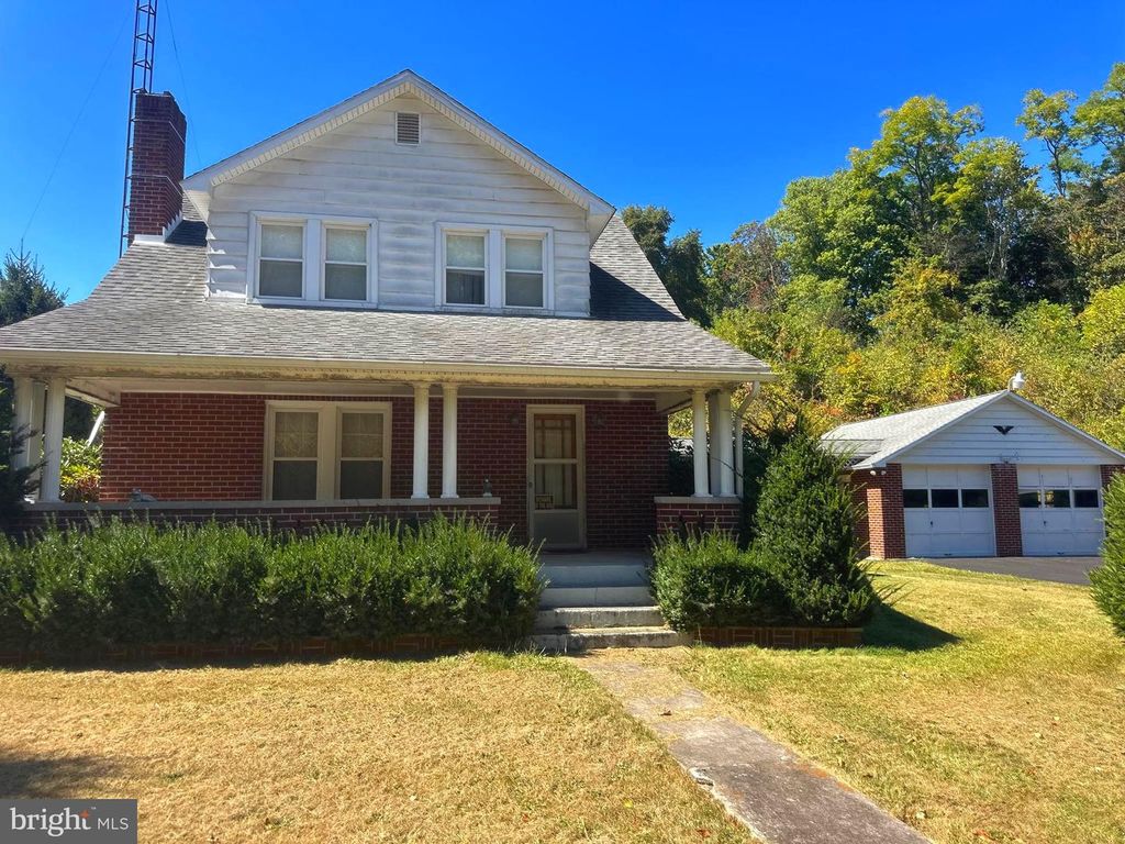 3500 PAW PAW RD, Paw Paw, WV 25434