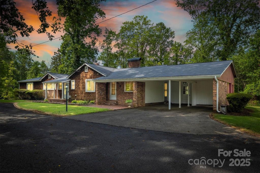 767 Circle Drive NE, Lenoir, NC 28645