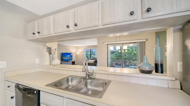 5056 BARRINGTON CIRCLE 2602, Sarasota, FL 34234