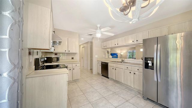 5056 BARRINGTON CIRCLE 2602, Sarasota, FL 34234