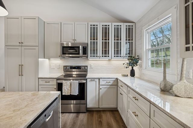 670 Northridge Rd, Columbia, TN 38401