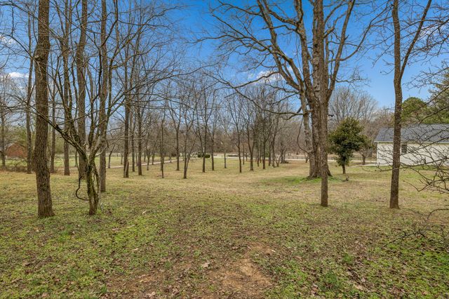 670 Northridge Rd, Columbia, TN 38401