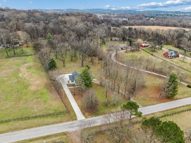 670 Northridge Rd, Columbia, TN 38401