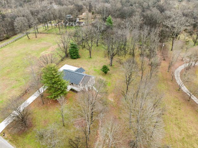 670 Northridge Rd, Columbia, TN 38401