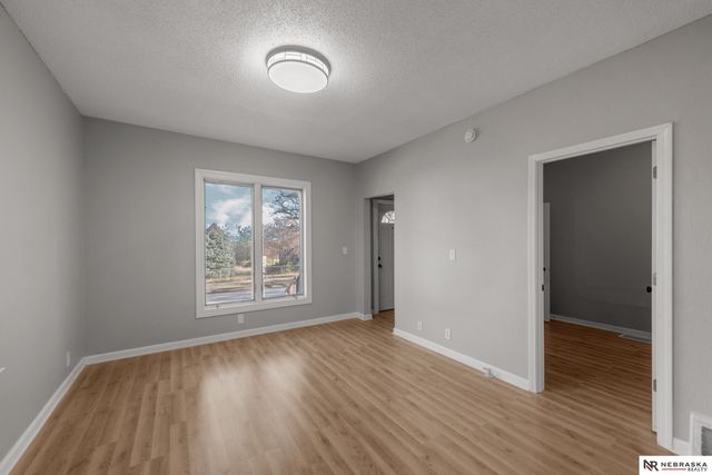 4504 S 32nd Street, Omaha, NE 68107