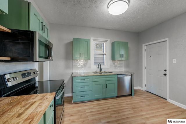 4504 S 32nd Street, Omaha, NE 68107