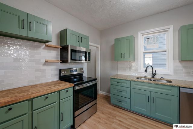 4504 S 32nd Street, Omaha, NE 68107