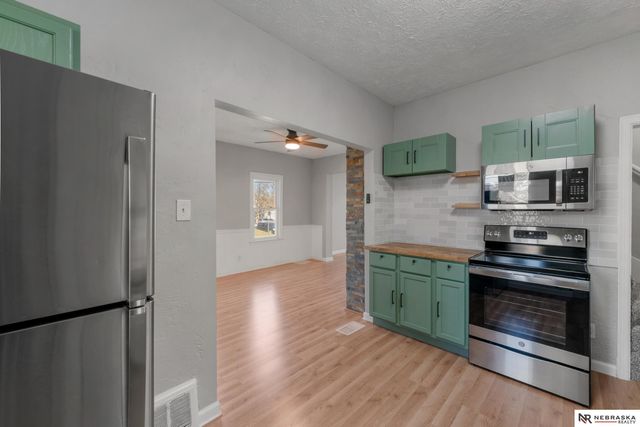 4504 S 32nd Street, Omaha, NE 68107