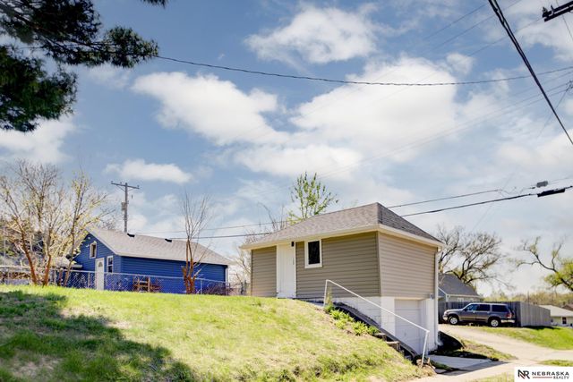 4504 S 32nd Street, Omaha, NE 68107