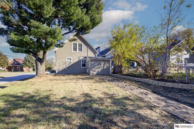 4504 S 32nd Street, Omaha, NE 68107