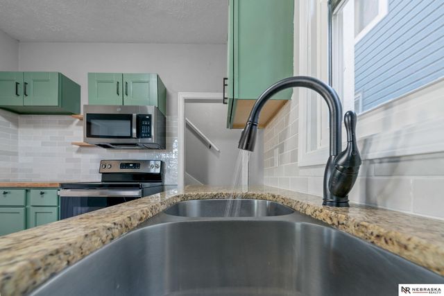 4504 S 32nd Street, Omaha, NE 68107