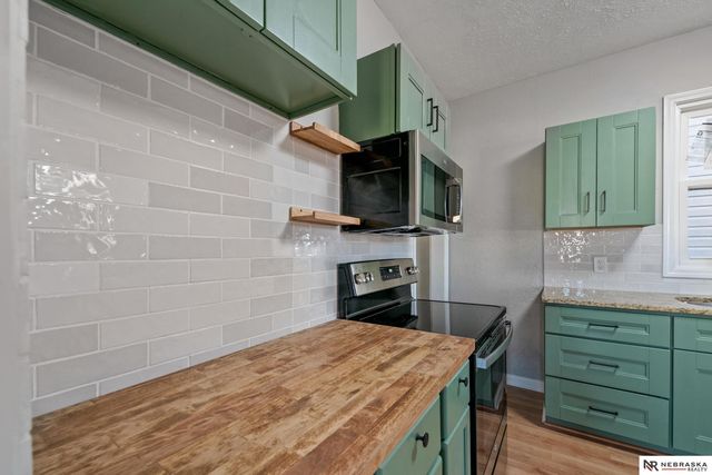 4504 S 32nd Street, Omaha, NE 68107