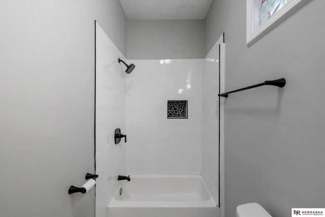 4504 S 32nd Street, Omaha, NE 68107