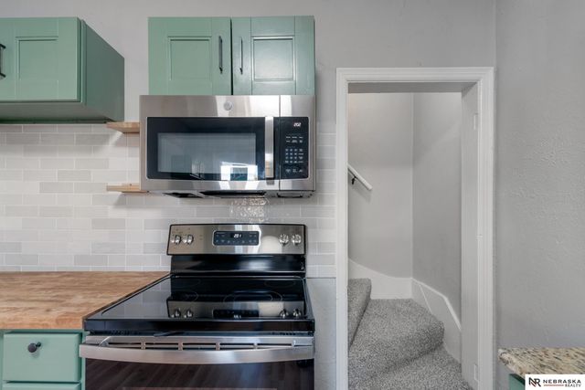 4504 S 32nd Street, Omaha, NE 68107