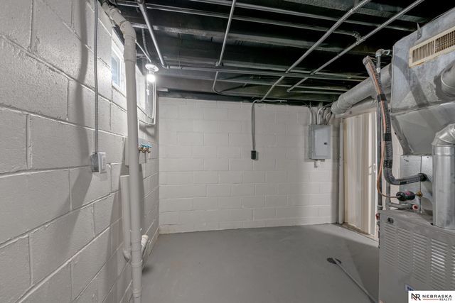 4504 S 32nd Street, Omaha, NE 68107