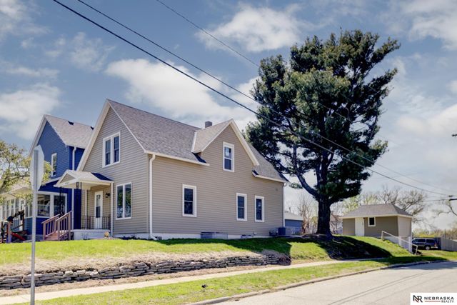 4504 S 32nd Street, Omaha, NE 68107