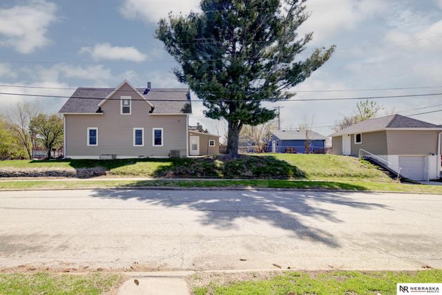 4504 S 32nd Street, Omaha, NE 68107