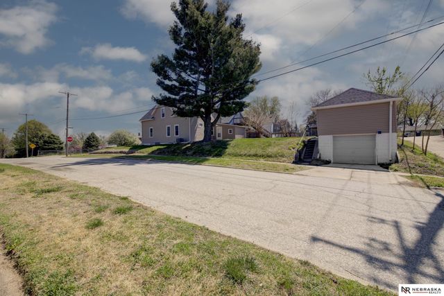 4504 S 32nd Street, Omaha, NE 68107