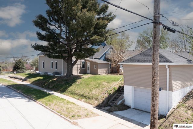 4504 S 32nd Street, Omaha, NE 68107