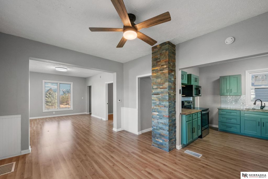 4504 S 32nd Street, Omaha, NE 68107