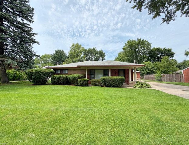 22431 Remick Drive, Clinton Township, MI 48035