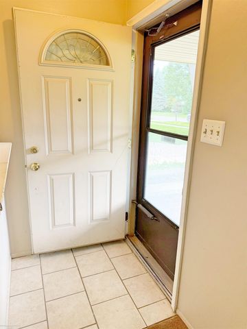 22431 Remick Drive, Clinton Township, MI 48035