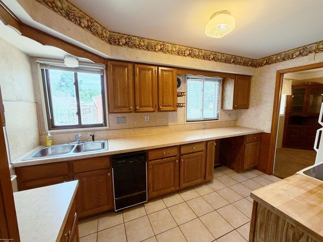 22431 Remick Drive, Clinton Township, MI 48035