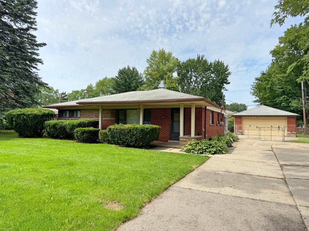 22431 Remick Drive, Clinton Township, MI 48035