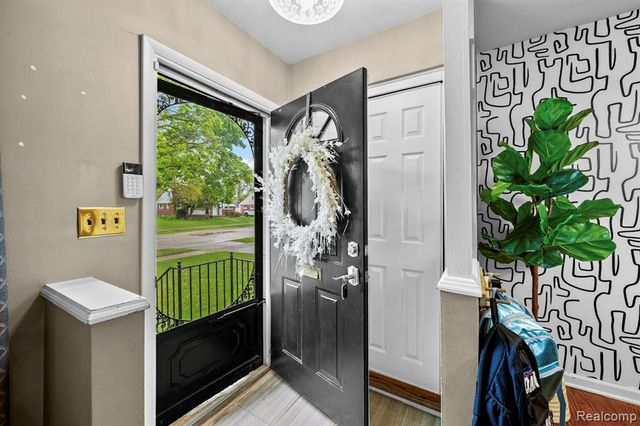 1906 Carlysle Street, Dearborn, MI 48124