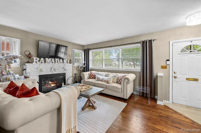 1906 Carlysle Street, Dearborn, MI 48124