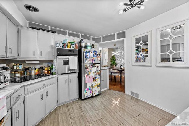 1906 Carlysle Street, Dearborn, MI 48124