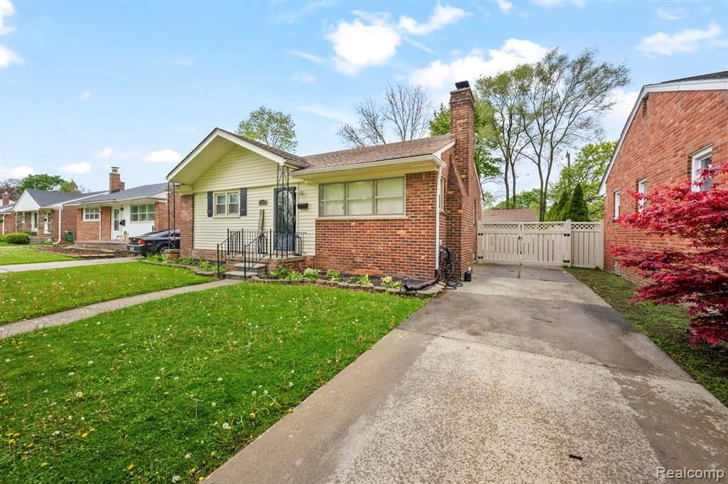 1906 Carlysle Street, Dearborn, MI 48124