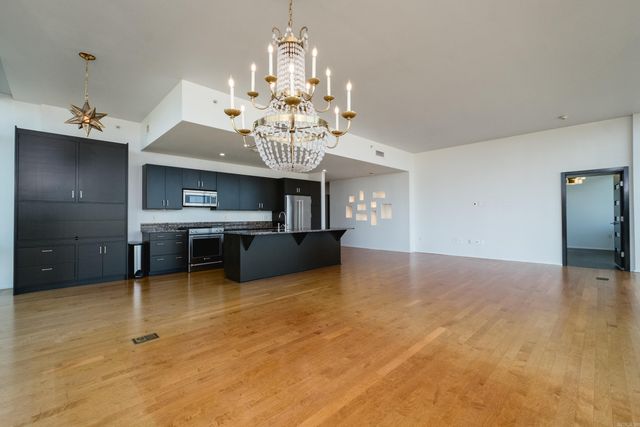 300 E 3rd St Apt 702, Little Rock, AR 72201