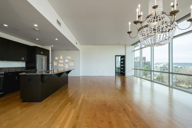 300 E 3rd St Apt 702, Little Rock, AR 72201