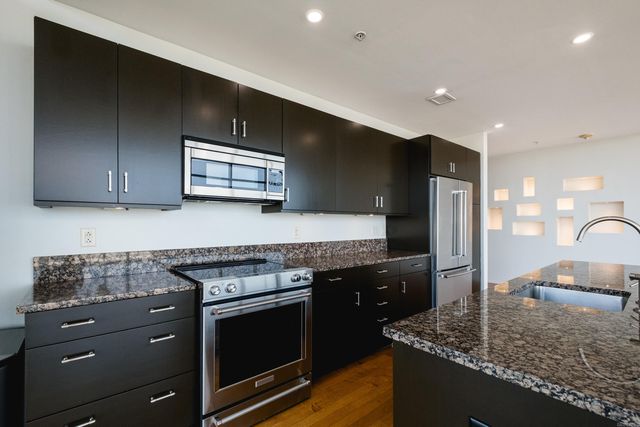 300 E 3rd St Apt 702, Little Rock, AR 72201