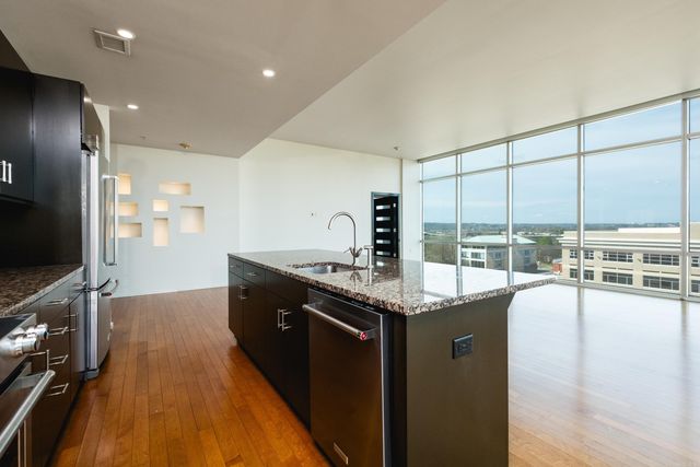 300 E 3rd St Apt 702, Little Rock, AR 72201