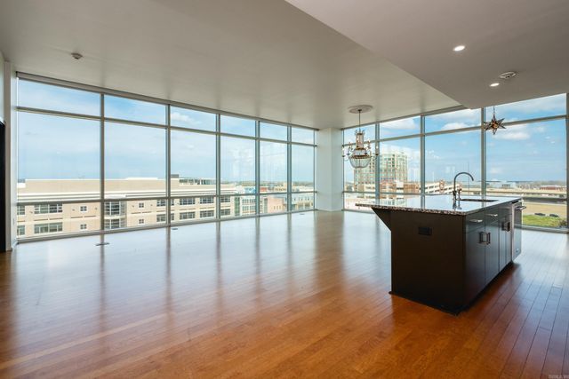 300 E 3rd St Apt 702, Little Rock, AR 72201