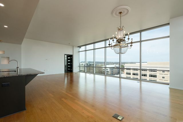 300 E 3rd St Apt 702, Little Rock, AR 72201