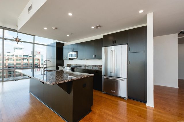 300 E 3rd St Apt 702, Little Rock, AR 72201