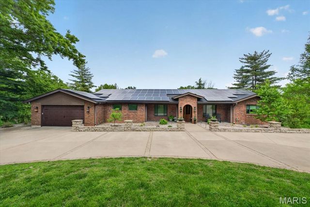 2849 Erb Road, St Louis, MO 63129